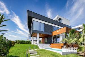 Дом 372м², 3-этажный, участок 7 сот.  