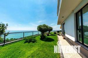 Дом 240м², 2-этажный, участок 10 сот.  