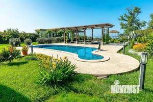 Дом 700м², 3-этажный, участок 17 сот.  