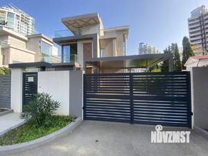 Дом 301м², 3-этажный, участок 12 сот.  