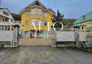 Дом 290м², 3-этажный, участок 5 сот.  