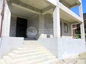 Коттедж 1050м&sup2;, 3-этажный, участок 10 сот.  