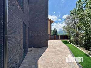 Дом 320м², 3-этажный, участок 17 сот.  