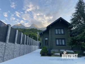 Дом 2000м&sup2;, 2-этажный, участок 42 сот.  