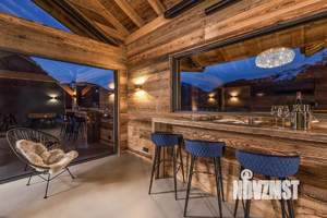 Дом 350м², 2-этажный, участок 10 сот.  