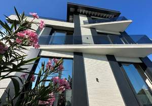 Дом 220м², 2-этажный, участок 5 сот.  