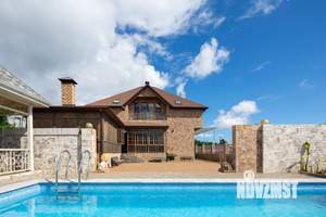 Дом 300м², 2-этажный, участок 10 сот.  