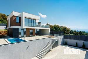 Дом 106м&sup2;, 2-этажный, участок 6 сот.  