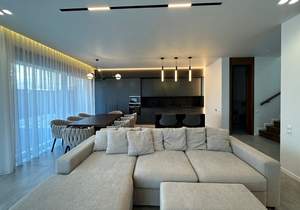 Дом 200м², 2-этажный, участок 6 сот.  