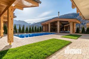 Дом 300м², 3-этажный, участок 7 сот.  