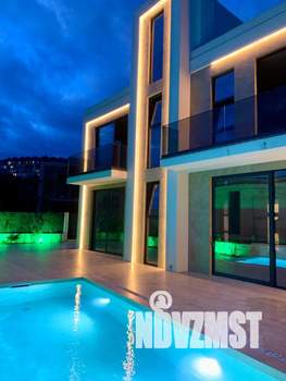 Коттедж 300м², 3-этажный, участок 5 сот.  