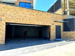 Коттедж 298м², 3-этажный, участок 5 сот.  