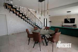 Дом 180м&sup2;, 2-этажный, участок 7 сот.  