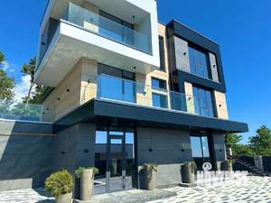 Дом 300м&sup2;, 3-этажный, участок 6 сот.  