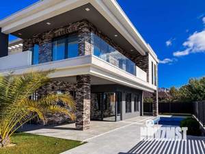 Дом 240м², 2-этажный, участок 4 сот.  