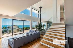 Дом 500м², 3-этажный, участок 15 сот.  