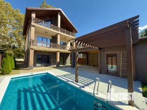 Дом 262м², 3-этажный, участок 5 сот.  