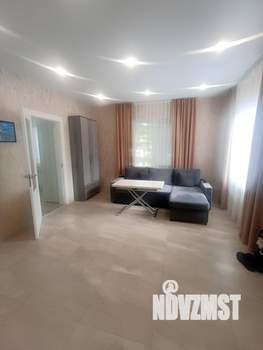 Коттедж 180м², 23-этажный, участок 7 сот.  