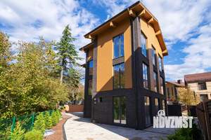 Дом 299м&sup2;, 3-этажный, участок 6 сот.  