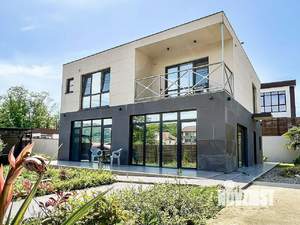 Дом 200м&sup2;, 2-этажный, участок 10 сот.  