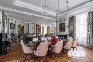 Дом 1250м², 3-этажный, участок 60 сот.  