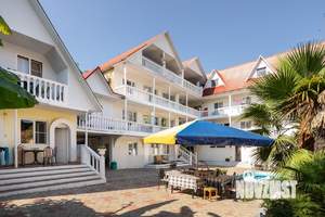 Дом 900м², 3-этажный, участок 15 сот.  