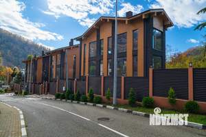 Дом 299м&sup2;, 3-этажный, участок 6 сот.  