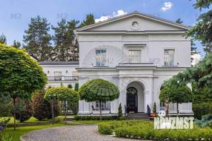 Дом 1000м², 3-этажный, участок 25 сот.  