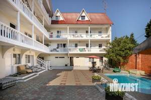 Дом 900м², 3-этажный, участок 15 сот.  