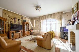 Дом 242м&sup2;, 3-этажный, участок 8 сот.  