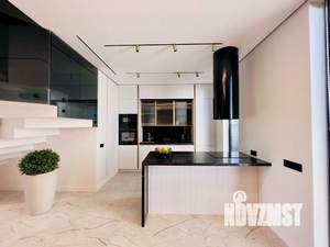 Дом 280м², 2-этажный, участок 8 сот.  