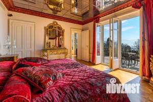 Дом 450м², 3-этажный, участок 18 сот.  