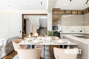 Дом 220м², 2-этажный, участок 6 сот.  