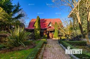 Коттедж 1500м², 3-этажный, участок 140 сот.  