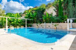 Дом 648м², 3-этажный, участок 13 сот.  