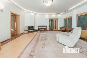 Дом 320м², 2-этажный, участок 6 сот.  