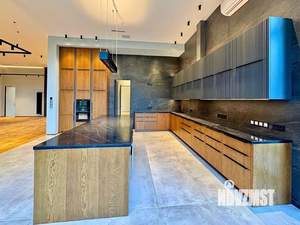 Дом 650м², 2-этажный, участок 10 сот.  