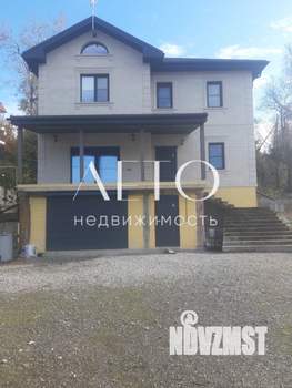 Дом 293м&sup2;, 3-этажный, участок 12 сот.  