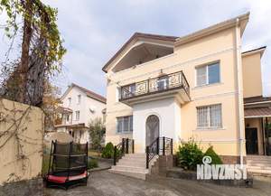 Коттедж 400м², 3-этажный, участок 10 сот.  