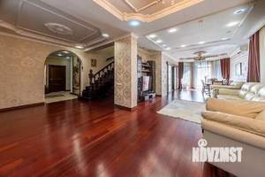 Дом 350м², 2-этажный, участок 10 сот.  