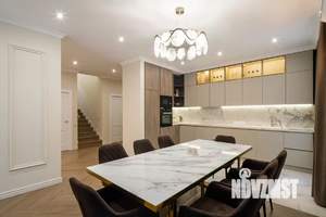 Дом 200м&sup2;, 2-этажный, участок 7 сот.  