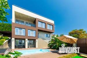 Дом 250м², 3-этажный, участок 8 сот.  