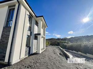 Дом 200м&sup2;, 2-этажный, участок 4 сот.  