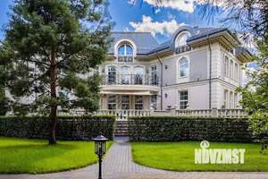 Дом 1250м², 3-этажный, участок 60 сот.  