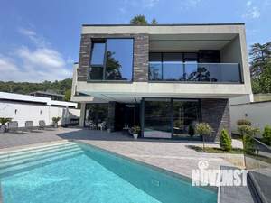 Дом 235м², 2-этажный, участок 4 сот.  