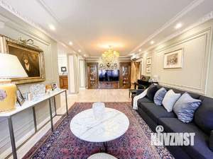 Дом 450м&sup2;, 3-этажный, участок 10 сот.  