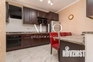 Коттедж 305м&sup2;, 3-этажный, участок 12 сот.  