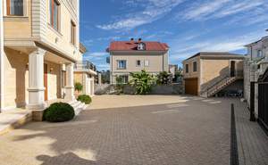 Дом 550м², 3-этажный, участок 15 сот.  