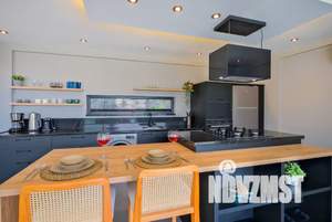 Коттедж 240м², 2-этажный, участок 5 сот.  