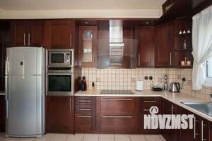 Коттедж 350м², 2-этажный, участок 7 сот.  